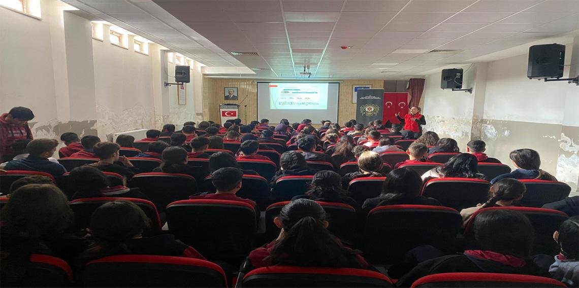Lise öğrencilerine bilgilendirme semineri