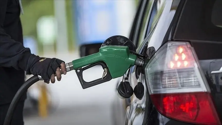Benzine bu gece yarısı bir büyük indirim daha geliyor