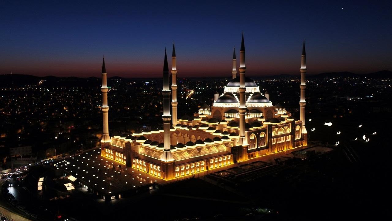 "Bin aydan daha hayırlı" Kadir Gecesi bugün idrak edilecek