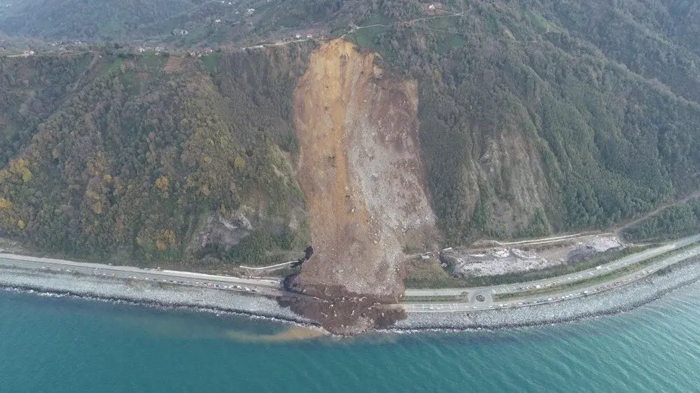 Karadeniz'de eriyen kar tehlikesi: Bu belirtiler heyelanın habercisi!